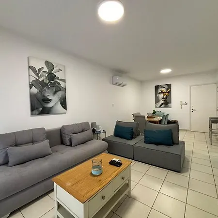 Cozy In Beautiful Complex Apartamento Paphos