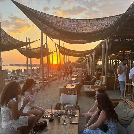 Cozy In Beautiful Complex Apartman