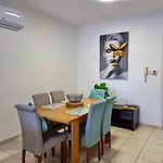 Cozy In Beautiful Complex Apartment