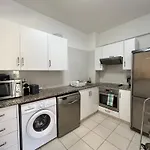 Cozy In Beautiful Complex Apartment *