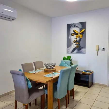 Cozy In Beautiful Complex Apartment
