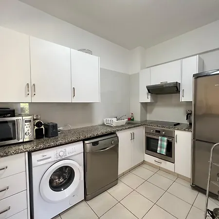 Cozy In Beautiful Complex Apartment *