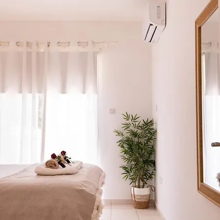 Cozy In Beautiful Complex Apartment Paphos