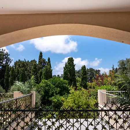 Cozy In Beautiful Complex Apartment Paphos