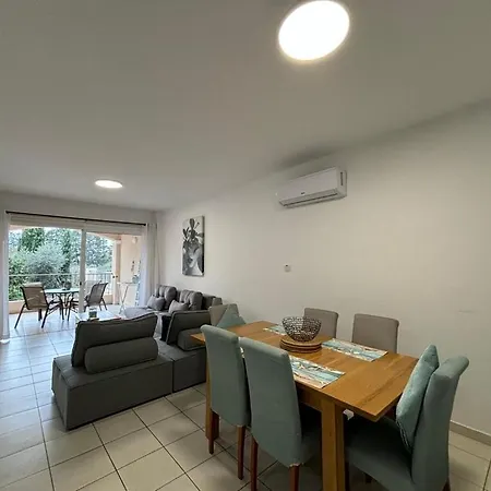Cozy In Beautiful Complex Apartament Pafos