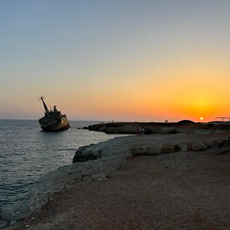 Cozy In Beautiful Complex Apartamento Paphos